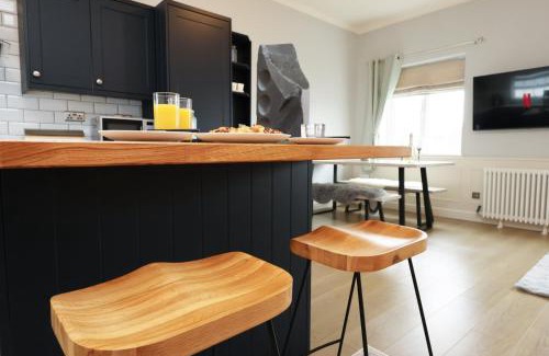 Bridgend House | Perfect Bridgend Stay: Comfort & Space!