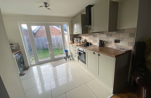 Openshaw House | Perfect Bungalow House with 3 bedrooms and 2 bath & Good Links to City Centre !