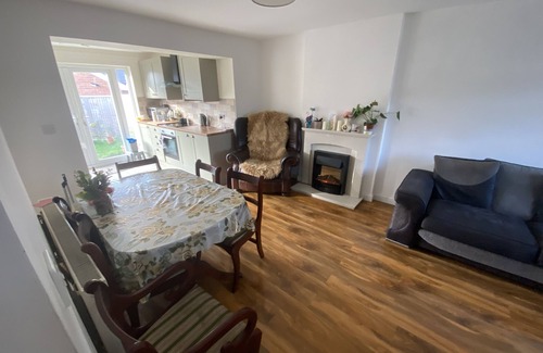 Openshaw House | Perfect Bungalow House with 3 bedrooms and 2 bath & Good Links to City Centre !