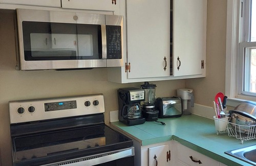 St. Andrews House | Perfect commute.lots of room and free parking!