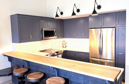 Huntsville Condo | Perfect Convenient Escape enjoy a bright Clean Central Cozy family sized condo