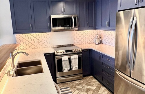 Huntsville Condo | Perfect Convenient Escape enjoy a bright Clean Central Cozy family sized condo