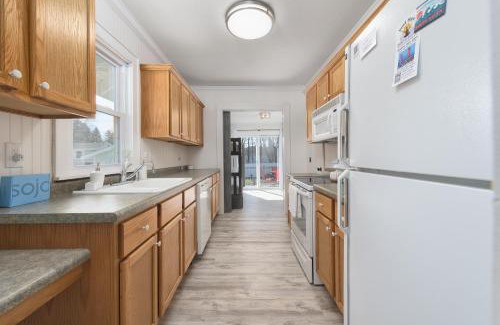 South Haven House | Perfect cottage for a quiet getaway with fire pit