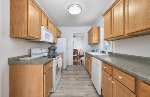 South Haven House | Perfect cottage for a quiet getaway with fire pit