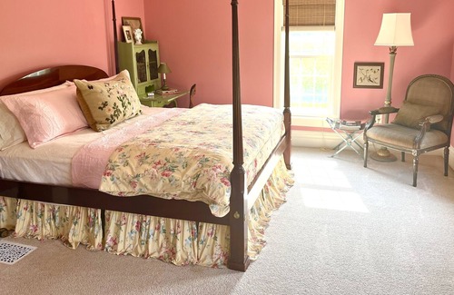 Dowagiac House | Perfect Countryside English Farmhouse on 3 acres with hot tub.