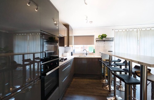 Peacehaven House | Perfect Couple Retreat To Unwind&relax With Hottub