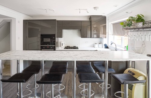 Peacehaven House | Perfect Couple Retreat To Unwind&relax With Hottub
