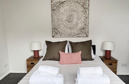Woodingdean House | Perfect Couple Retreat To Relax With Hot Tubsauna
