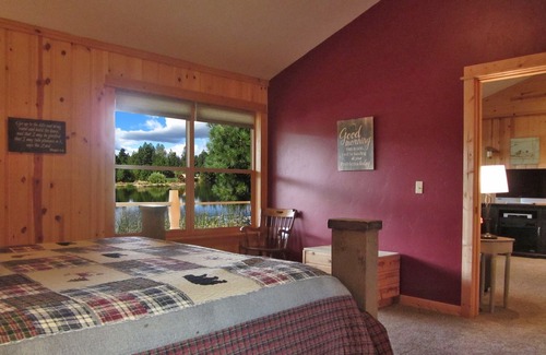 Deschutes River Woods Cottage | Perfect couples get away home with Private Hot Tub