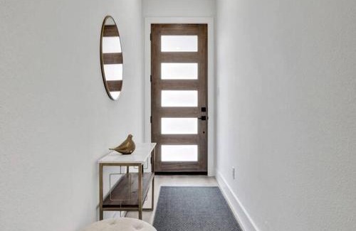 Dallas Apartment | Perfect Dallas Oasis l Pet Friendly l Big Backyard