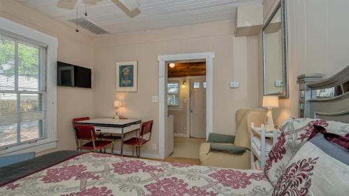 Central Sarasota Apartment | Perfect Downtown Space-Walk to Library, Theater