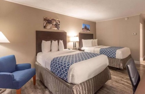 Bethlehem House | Perfect Escape! 3 Great Units, Pool, Restaurant, Near SteelStacks, Pet Friendly!