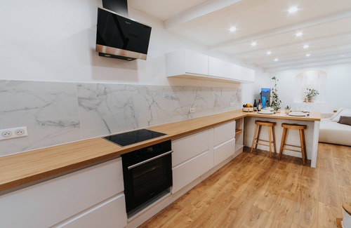 Antibes Old Town Apartment | Perfect family-oriented and renovated townhouse in the old Antibes