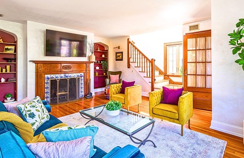 Tallman House | Perfect Family Retreat w/ Pool - Victorian style