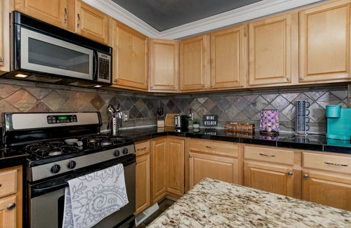 Columbus Park Apartment | Perfect for Companies!