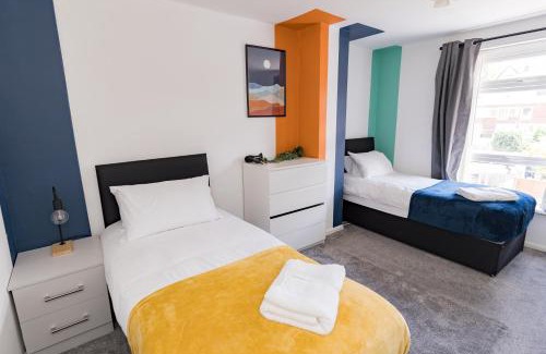 Wolverhampton Apartment | Perfect for Contractors + Families + Free Parking!