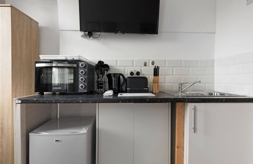 Archway Apartment | Perfect for Couples | Double Studio 2 Mins to Tube