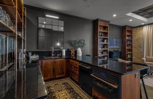Rogers Apartment | Perfect for Couples-Walk Everywhere-Luxe Apt