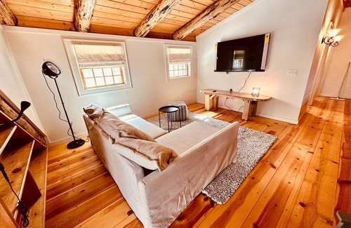 Glendale House | Perfect for Entertaining and Relaxation in the Berkshires!Furnished Country Home