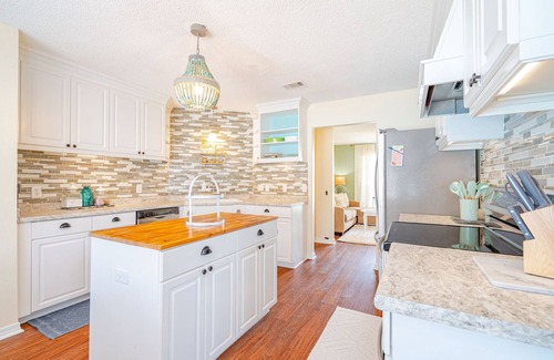Pensacola House | Perfect for FamiliesnPrivate Pool, Hot tub, Fenced Yard, Pets ok, Near Beaches