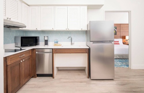 Park Shore Hotel | Perfect for Family Beach Stay! Spacious Suite w/Fully Equipped Kitchen | Pool