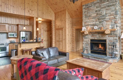 Fiddler Lake Resort Ski Chalet | Perfect for family, with hot tub