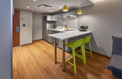 Benito Juarez Apartment | Perfect for Groups: 2-Room Stay Near Airport + Pool, Free Shuttle & Breakfast