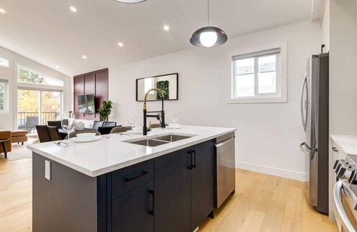 Rosscarrock House | Perfect for Long Stays, Free Parking, Pets Allowed