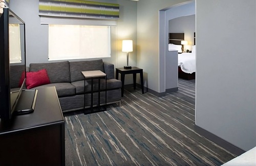 Glenwood Springs Hotel | Perfect for Nature Lovers! Pets Allowed, Free Breakfast, Free Parking, Pool!