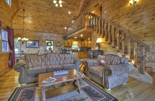 Blue Ridge Cabin | 🐦Perfect for Outdoor Enthusiasts! 🌠 Hiking, Rafting 🚣, Ziplining & More!🚵