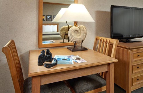 San Simeon Hotel | Perfect for Romantic Retreat! Room w/Fireplace Scenic View | Dining Options