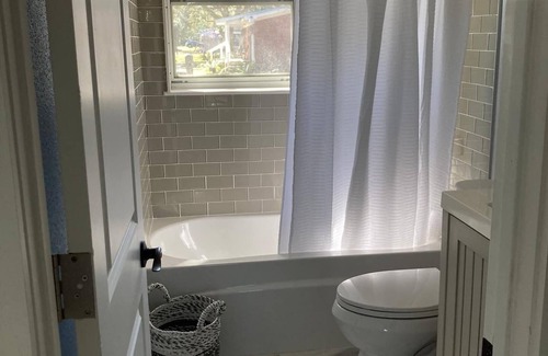 Northwest Pensacola Cottage | Perfect for Travel Nurse, Military, or Extended Stays