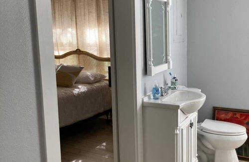 Northwest Pensacola Cottage | Perfect for Travel Nurse, Military, or Extended Stays