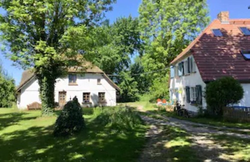 Lieschow Apartment | Perfect for two! Small apartment in a green oasis, Halbecks-Hof