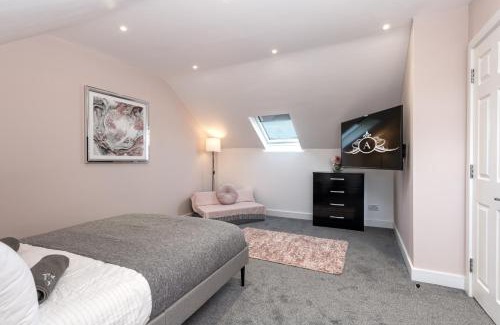 Gillingham Apartment | Perfect for Work Travel - 5 Star - Apartment D