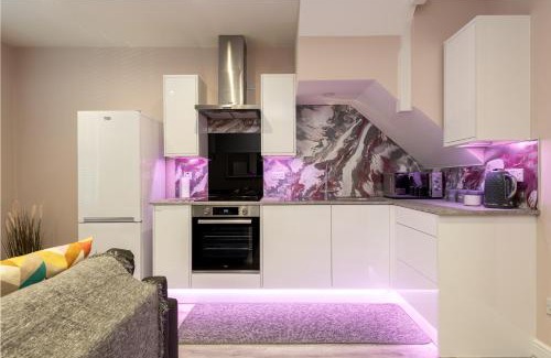 Gillingham Apartment | Perfect for Work Travel - 5 Star - Apartment D