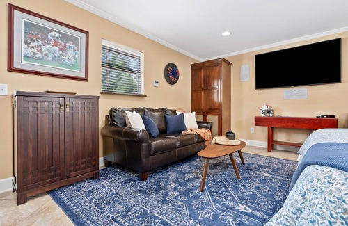 Auburn Apartment | Perfect Game-day Loft 0.2 Miles From Toomer's Corner ~ Pet Friendly