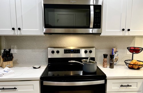 Fort Walton Beach House | Perfect Getaway Save 50% on Monthly Stays 2Br/2Ba Near Beach & Walk Downtown!