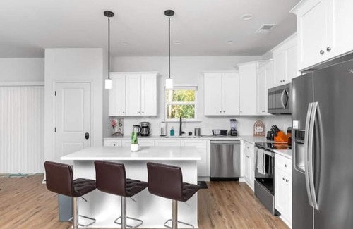 Ponderosa - Wingate House | Perfect Getaway Prime Location w/Game Room & HotTub