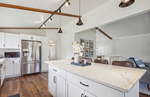 Sturgeon Bay House | Perfect home for friends & family trip that sleeps 10
