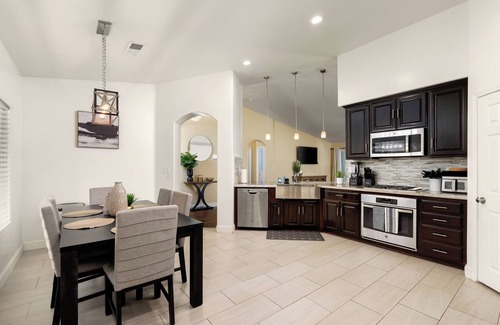Pumpkin Center House | Perfect Home for Work or Relaxing Vacation