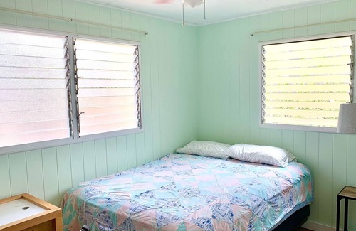 Diamond Head - Kapahulu - St. Louis Cottage | Perfect Honolulu location Clean comfortable room