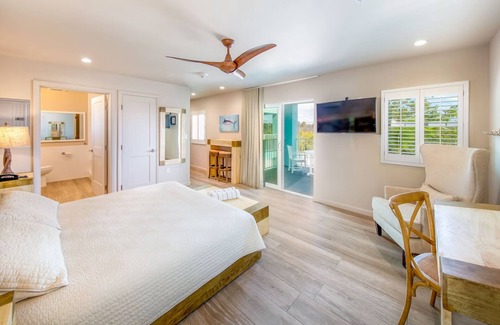 Islamorada Hotel | Perfect Island Getaway! 2 Studio w/Kitchen & Resort amenities - Onsite Parking!