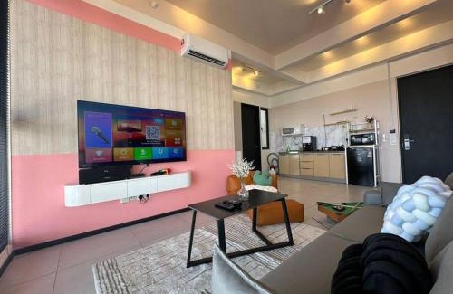 George Town Apartment | Perfect KTV Set & Netflix 3 Queen Bed Seaview