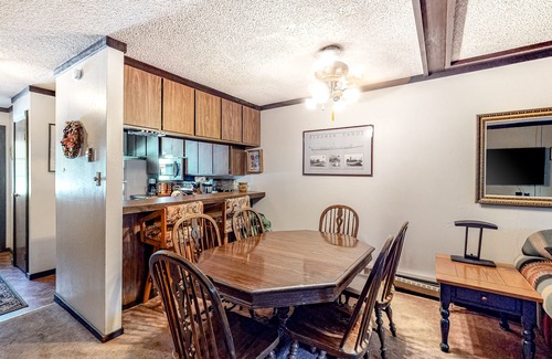 Tahoya Shores Condo | Perfect Lake Retreat W/Shared Pool, Fast WiFi, Private Patio & Easy Lake Access