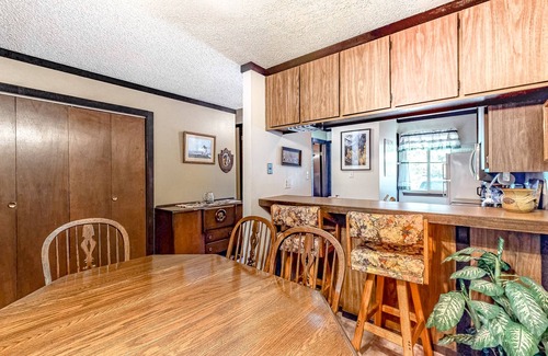 Tahoya Shores Condo | Perfect Lake Retreat W/Shared Pool, Fast WiFi, Private Patio & Easy Lake Access