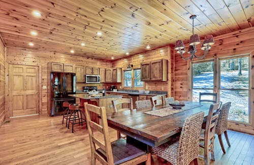 Blairsville Cabin | Perfect Lake Vacation! Boat Rental Available! VRBO Next Door For Big Groups!