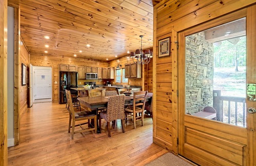 Blairsville Cabin | Perfect Lake Vacation! Boat Rental Available! VRBO Next Door For Big Groups!