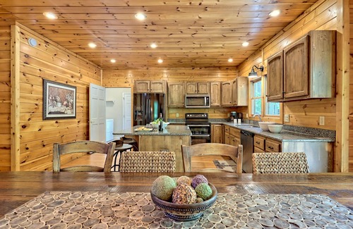 Blairsville Cabin | Perfect Lake Vacation! Boat Rental Available! VRBO Next Door For Big Groups!