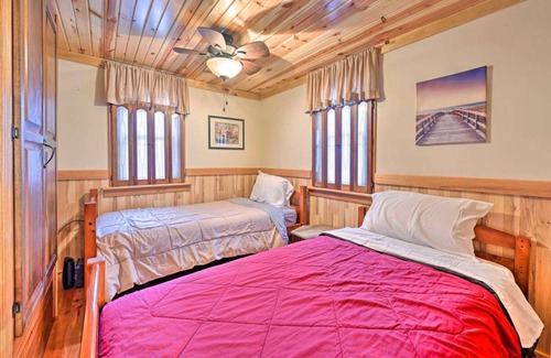Montello Cottage | Perfect lakefront cabin for any time of year